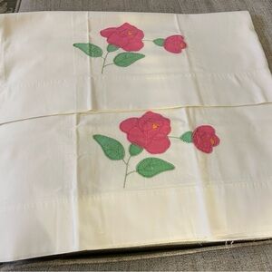 Vtg Floral Applique Pillowcase Pair - White with Pink and Green